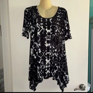 Karen Kane Size Large Black and White Wrinkle Free Tunic Travel Cruisewear